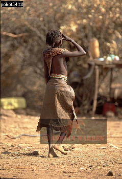Pokot, tribe_Africa17.jpg 
239 x 350 compressed image 
(81,745 bytes)